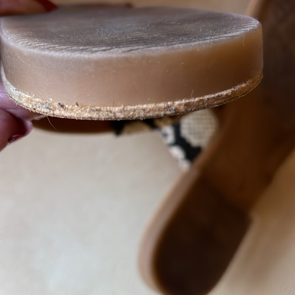 Korks sandals with Arch support Snake print  . Excellent condition . Size 7 m - Picture 5 of 6